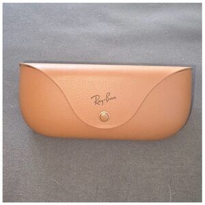 Ray-Ban Camel Leather charging case Meta